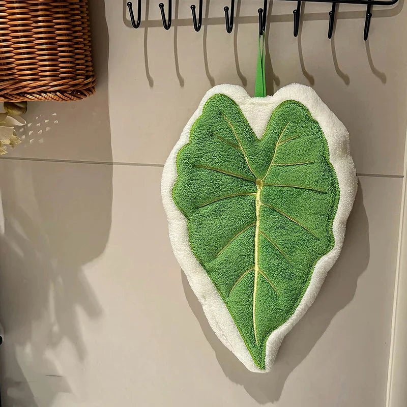 Leaf-Shaped Coral Fleece Hand Towel – Absorbent Hanging Kitchen & Bathroom Towel